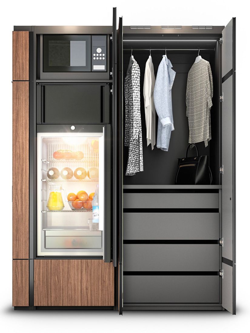 Ein Standkühlschrank mit separatem Gefrierfach ist serienmäßig integriert. Auf Wunsch lässt sich darüber eine Mikrowelle platzieren.