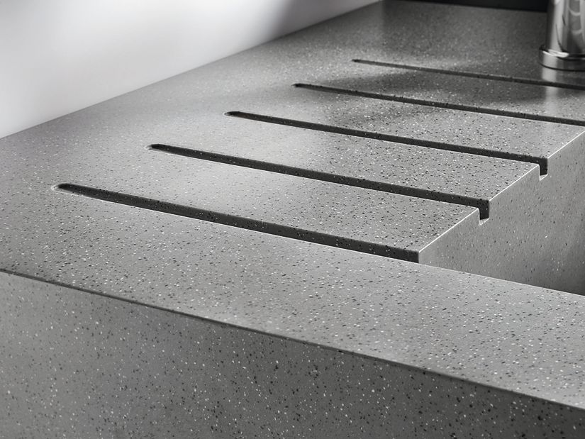Aus hochwertigem Mineralwerkstoff lässt Niesmann+Bischoff die Arbeitsplatten des neuen Flair anfertigen. Das exklusive Material gilt als sehr praktisch und ungemein haltbar.