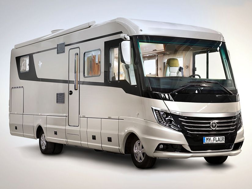 Die fünfte Generation des Flair setzte ab 2015 auf eine betont automotive Optik. Dieses moderne Layout hat Niesmann+Bischoff nun für die neue Auflage nochmals gründlich überarbeitet.